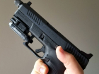 Сына политического аналитика застрелили в столичной квартире из чешского пистолета 