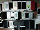 Крупную партию последних моделей «iPhone» и «Samsung» нашли у прилетевшего из США молдаванина 