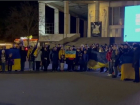 В центре Кишинева люди вышли покричать "Слава Украине!"