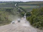 Жители села Пухэчень вышли на протест против ужасной дороги, ведущей к селу
