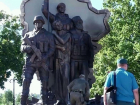 Украинские террористы взорвали памятник ополченцам  в Луганске