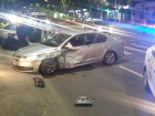 Две женщины и мужчина пострадали в ночном ДТП с участием такси в центре столицы