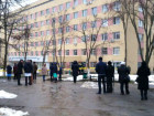 Пациентов поликлиники на Чеканах эвакуировали из-за сообщения о взрывном устройстве
