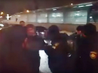 Массовая драка в Киеве: толпа необузданных цыган с дубинками напала на прохожих 