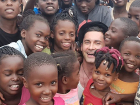 Популярный певец Дан Балан "усыновил" темнокожих детей в Африке