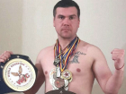Мать раненого в голову в столичном караоке-баре спортсмена и партийного активиста попросила его спасти