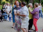 На воскресные танцы в Бельцах собрались и стар, и млад