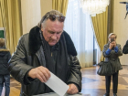 Россиянин Жерар Депардье проголосовал на выборах президента РФ на участке в Париже 