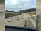 «Как шахматная доска» - на севере Молдовы дорогу подготовили к ремонту и... забыли о ней
