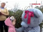 «Здравствуй, это я, твоя мама...», - молдавский интернет взорвало эмоциональное видео о девочке, растущей без родителей