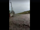 Неистовая горная река вместо проселочной дороги: жуткое наводнение в Бульбоках