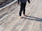 Пока политики делят власть в Молдове, по селам в 10-градусный мороз бегают босые дети
