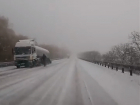По всей Молдове идет снег - куда могут позвонить застрявшие водители
