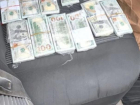 Задержан мужчина, пытавшийся вставить в банкоматы 100 000 фальшивых долларов