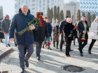 Депутаты блока «Победа» возложили цветы к мемориалу воинской славы «Вечность»