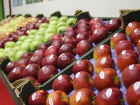 Пока фермеры выкидывают яблоки, в Молдове они продолжают дорожать