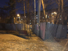 В Кишиневе до сих пор не снесли забор незаконной стройки, несмотря на наличие распоряжения