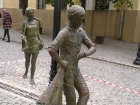 Необычный памятник влюбленным установили на пешеходной улице в Кишиневе