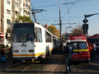 Неожиданное появление трамвая привело к тяжелым травмам ног жительницы Бухареста