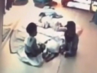 Отвратительное избиение малыша воспитательницей Су Ши-шу повергло в ужас родителей: шок-видео