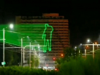 Небольшое лазерное шоу было устроено в Кишиневе, на фасаде остова гостиницы "Националь"