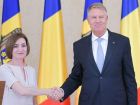 Санду и президент Румынии приветствуют исключение понятия «молдавский» язык на Украине