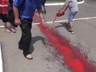 "Кровавую" акцию "АйсДебилыЧеллендж" унионистов у посольства России в Кишиневе сняли на видео
