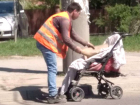 «Ничего святого»: работники Сильвии Раду превратили детскую коляску в урну