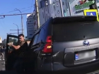 Водитель с барсеткой, "по-свински" припарковавшийся в Кишиневе, попал на видео