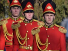 Карабинеры почётного караула наденут «британскую» королевскую униформу c вороньими перьями
