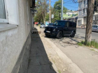 «Это мой город» - депутат Никифорчук припарковал свой внедорожник за 170 тысяч евро на тротуаре
