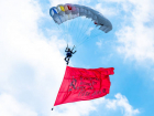 «Спасибо за мирное небо!»: Над Кишиневом было развернуто знамя Победы 