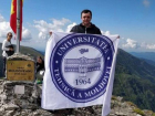 Молдавский преподаватель развернул флаг Политехнического института на вершине "румынского Эвереста"