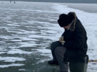 Десятки рыбаков вышли на лед водохранилища Гидигич