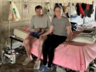 Молдаванка и румын живут в Италии под мостом: «это наш дом»