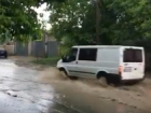 Разбушевавшаяся стихия превратила дороги пригородов Кишинева в реки