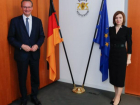Майя Санду игнорирует молдавский флаг в Германии