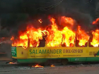 Загоревшийся на ходу трамвай с запаниковавшими пассажирами в Одессе сняли на видео