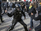 Тысячи каталонцев вышли на улицы Барселоны в пятницу, протесты с требованием отделения от Испании продолжаются 