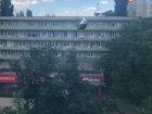 Соцсети: В Кишиневе на Ботанике неизвестные стреляют из пневматики по окнам жилых домов