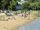 Специалисты предупреждают: песок и озера в столице полны бактерий