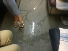 "Мокрый" скандал: пассажиров украинского поезда затопило во время дождя
