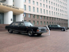 Лимузины первых молдавских президентов выставлены перед зданием парламента