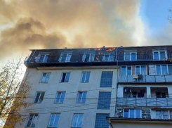 Пожар в жилом доме на Буюканах удалось локализовать, пострадал один из пожарных 