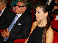 Любительница роскошных шубок Алина Зотя заработала больше Михая Гимпу