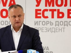 Додон предложил Санду и остальным кандидатам в президенты подписать обязательство не сотрудничать с Плахотнюком 