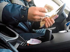 Мужчина попытался откупиться от патрульных полицейских, но был схвачен в Басарабяске