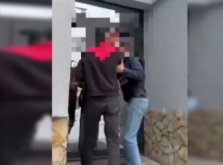 Девушка подверглась нападению и ограблению на лестничной площадке многоквартирного дома в Кишиневе