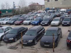 На парковках пограничной полиции скопились почти 150 находящихся в поиске автомобилей