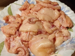 Жуткие отходы и остатки кожи подсунули вместо курятины жительнице Кишинева 